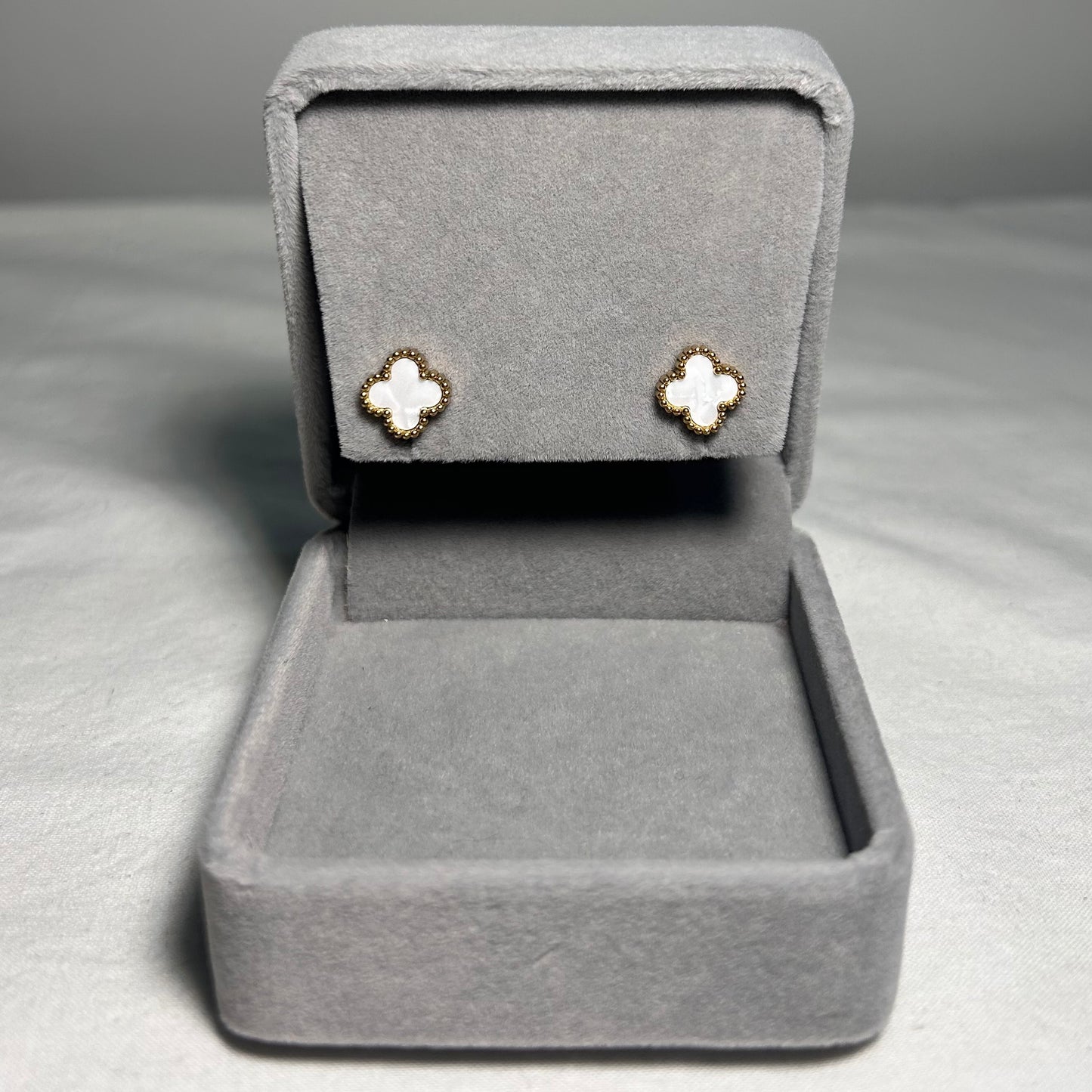 Aretes Trébol Blancos